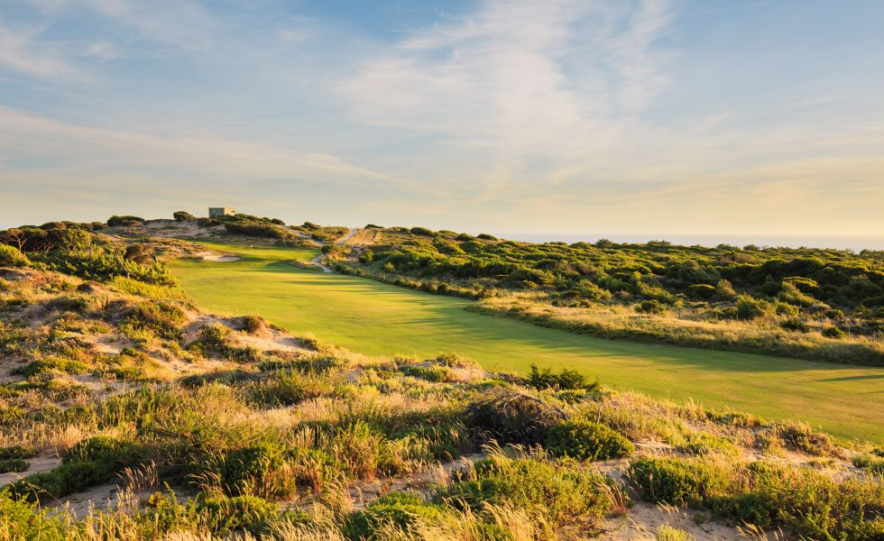 Play golf in Portugal at Oitavos Dunes Golf Course