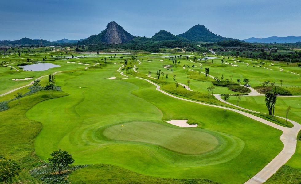 Play golf in Thailand at Chee Chan Golf Course